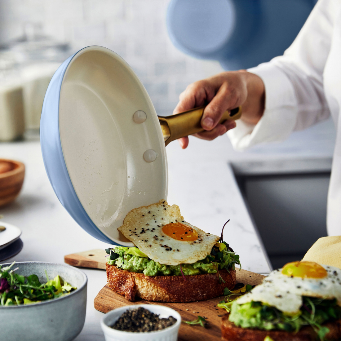 DIAMOND-REINFORCED CERAMIC NON-STICK